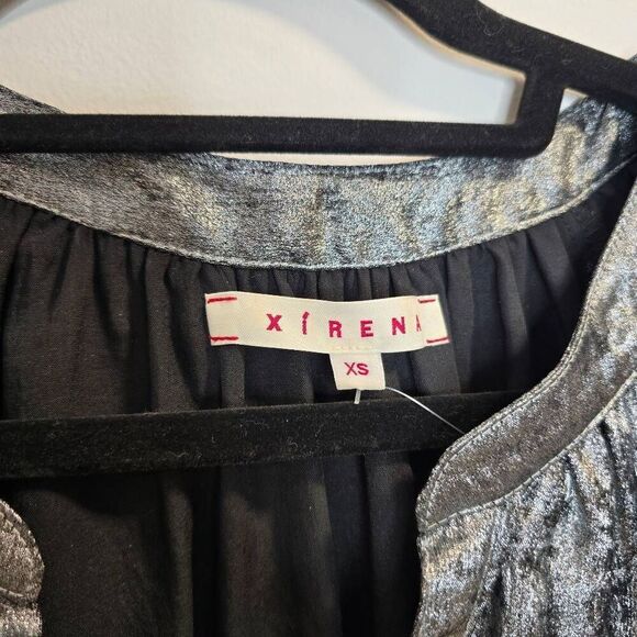 Xirena Farrah Top Women's XS Metallic Silver Gray Long Sleeve 100% Polyester Blo - Picture 3 of 6
